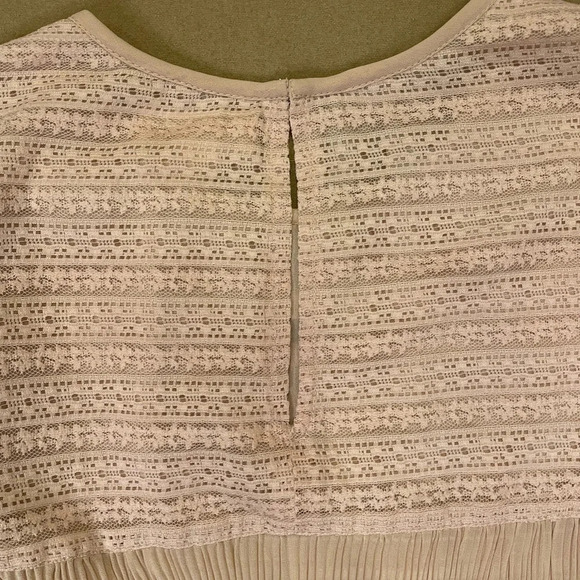 Velvet by Graham & Spencer Anthropologie Ruffle Lace Blouse Size Medium - Picture 6 of 11